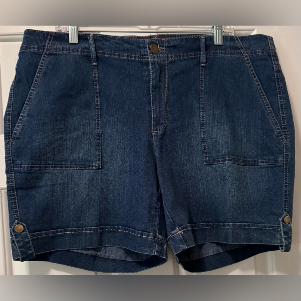 Gloria Vanderbilt shorts